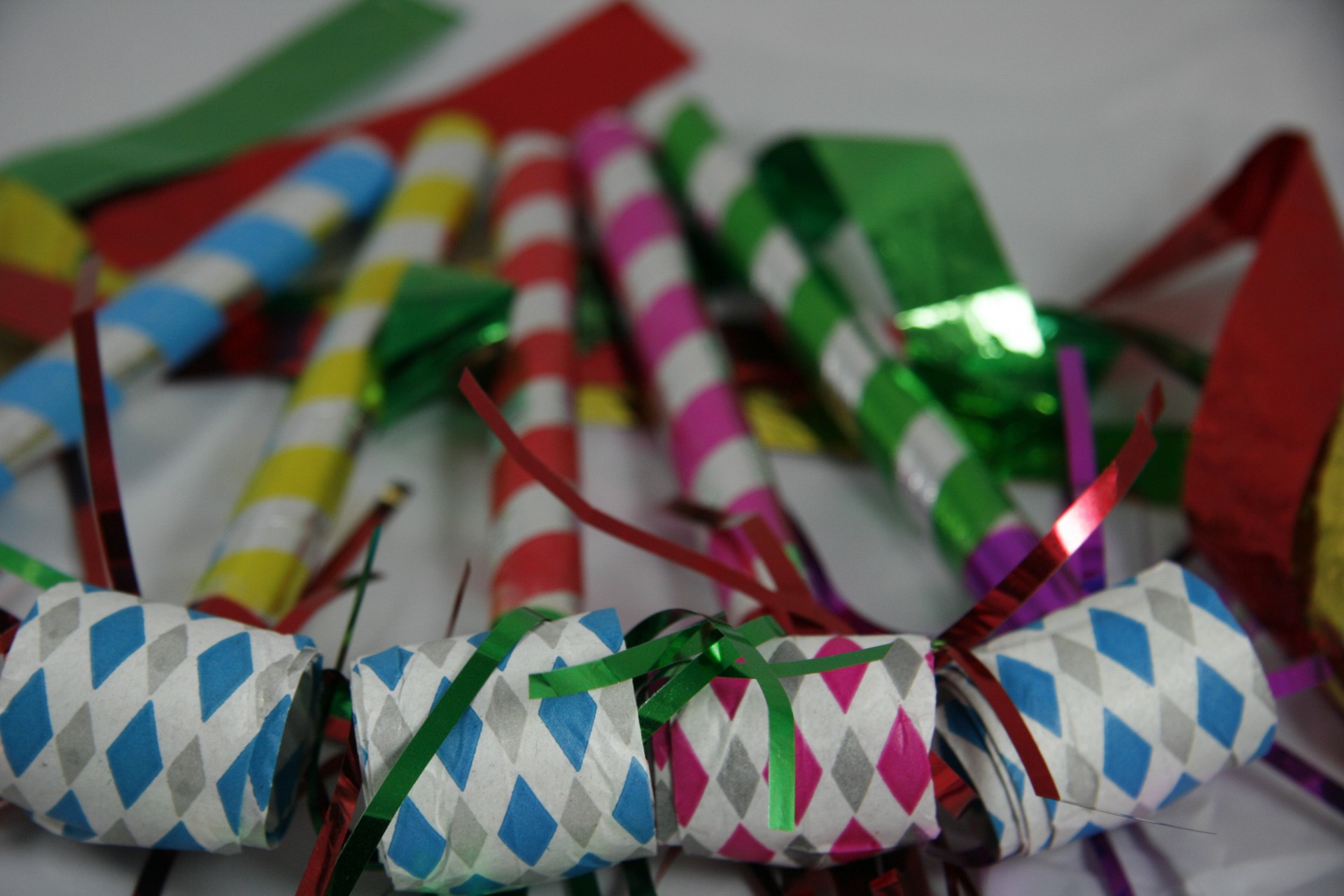 party-noisemakers-1397104616HjP birthday party noisemaker